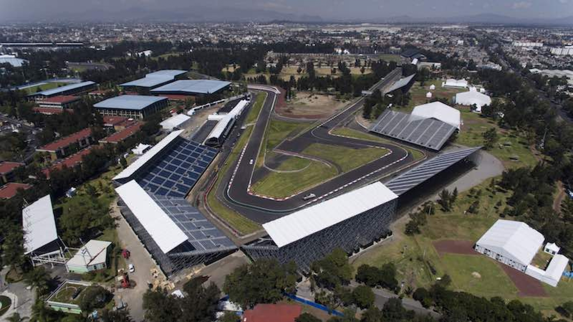 Autódromo Hermanos Rodríguez se convertirá en el Autocinema Mixhuca