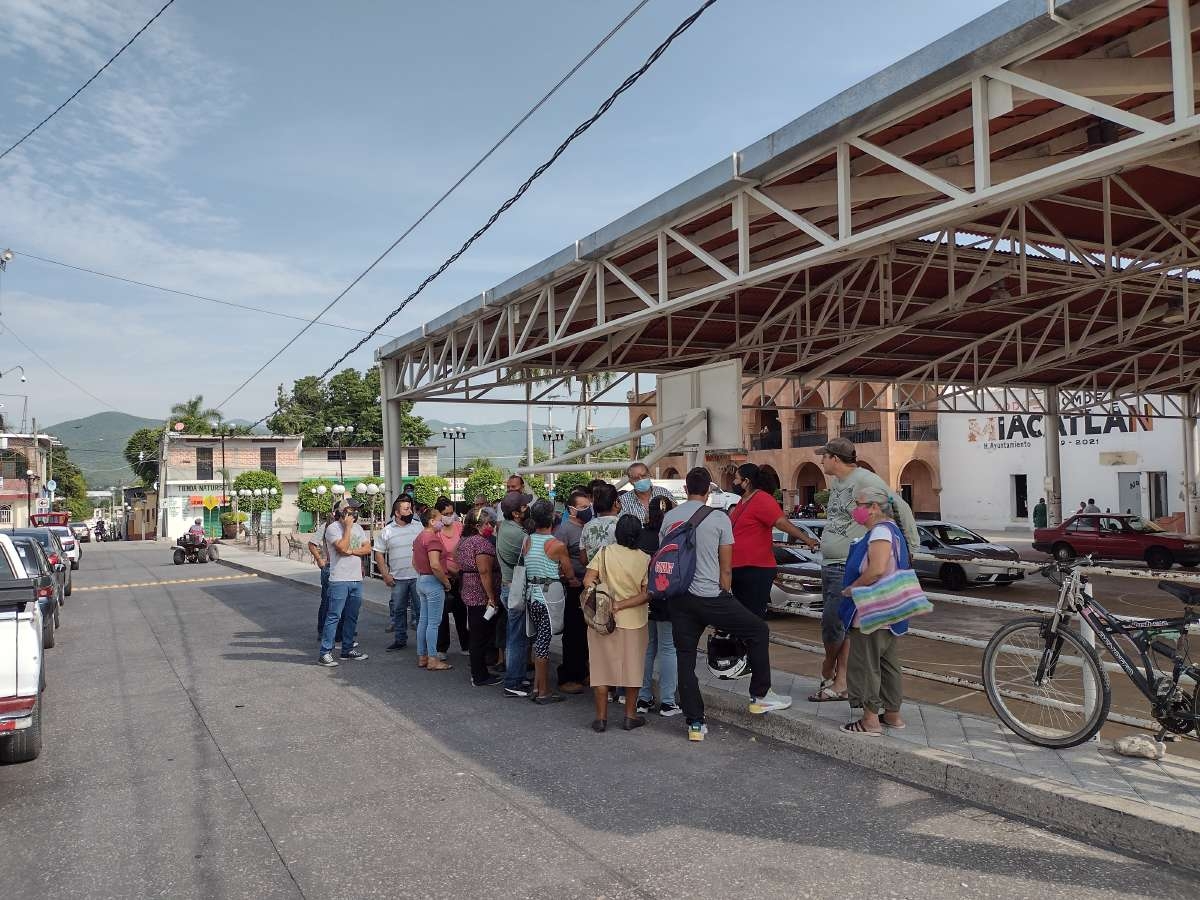 Tianguistas de Miacatlán, desconcertados ante solicitud de reubicación