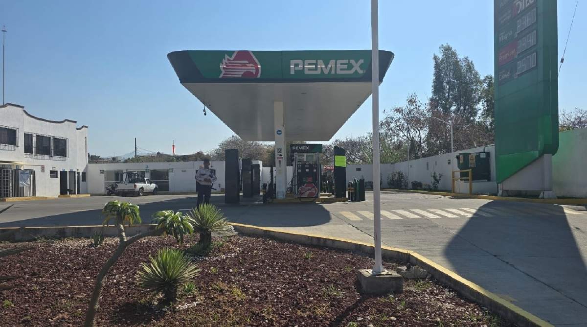 Disparan contra una gasolinera en Tlayacapan
