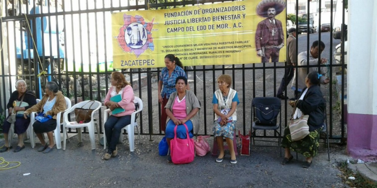 Toman campesinos oficinas de la Sedagro en demanda de apoyos