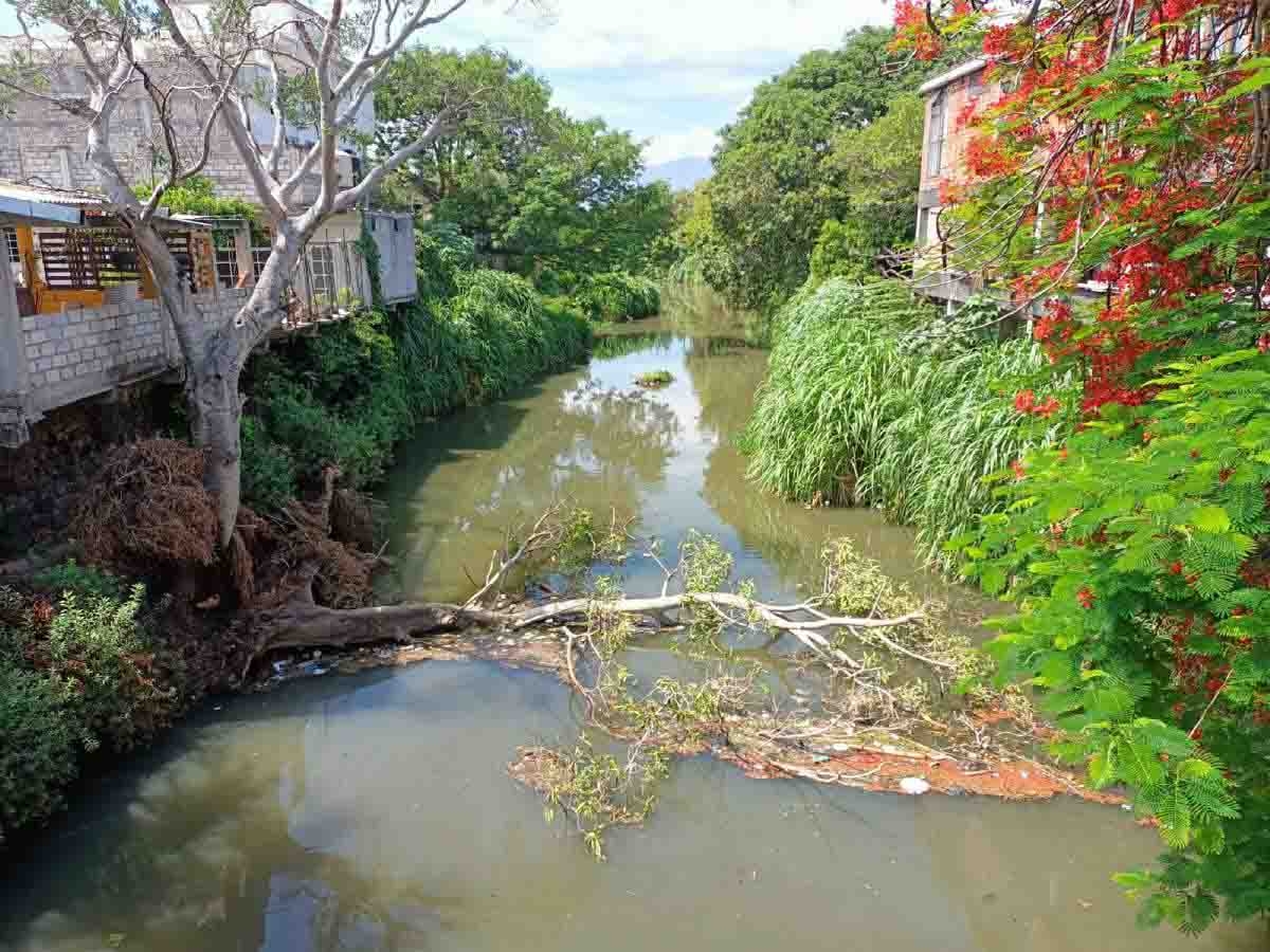 Buscan reducir riesgo de desbordamiento de ríos en Puente de Ixtla