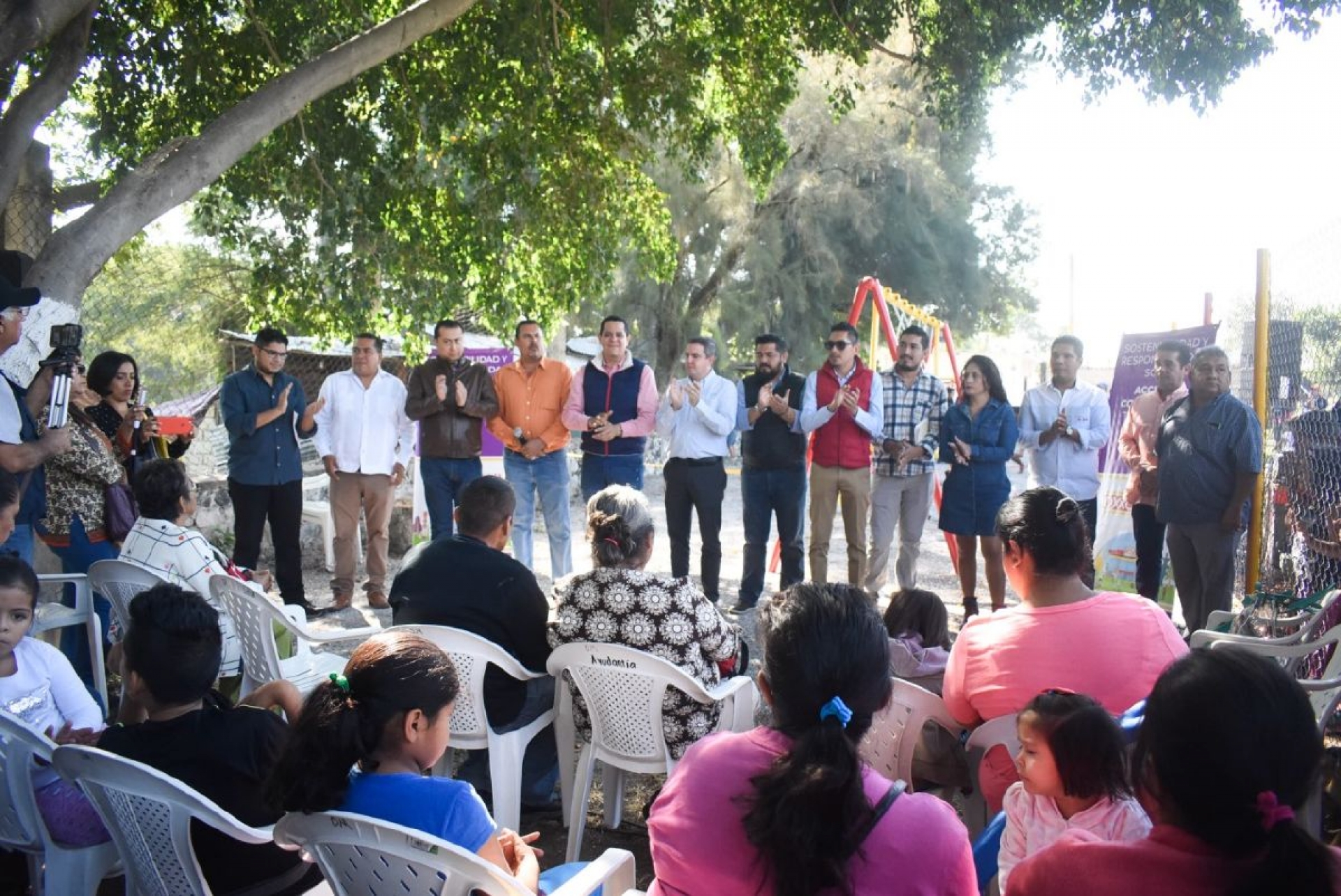 Inaugura alcalde de Jojutla zona de juegos infantiles