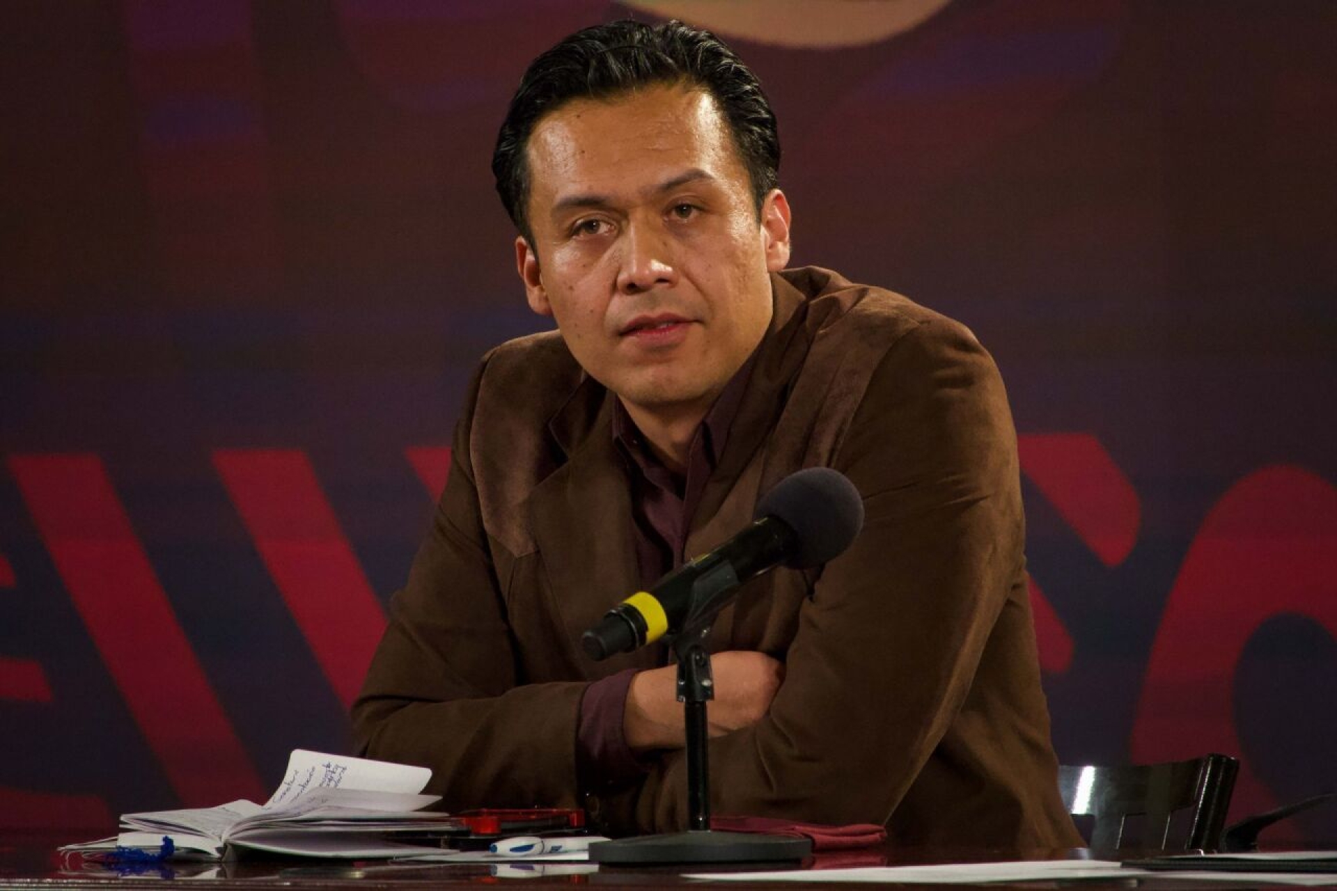 Marx Arriaga acusa privatización educativa y llama a crear comités de defensa