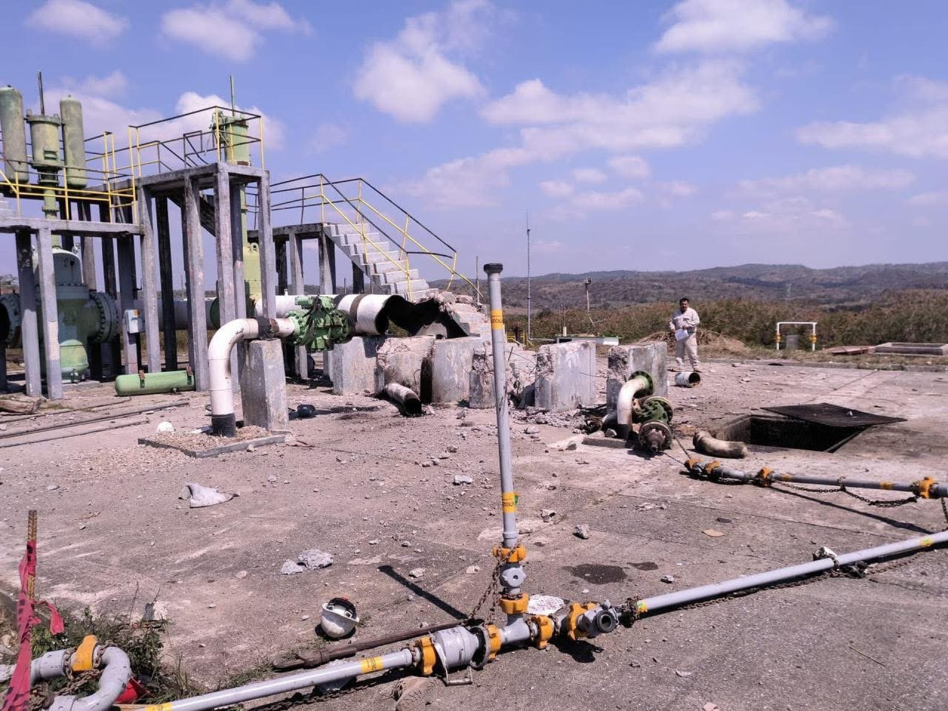 Explosión en ducto de Pemex en Oaxaca deja tres muertos y seis heridos