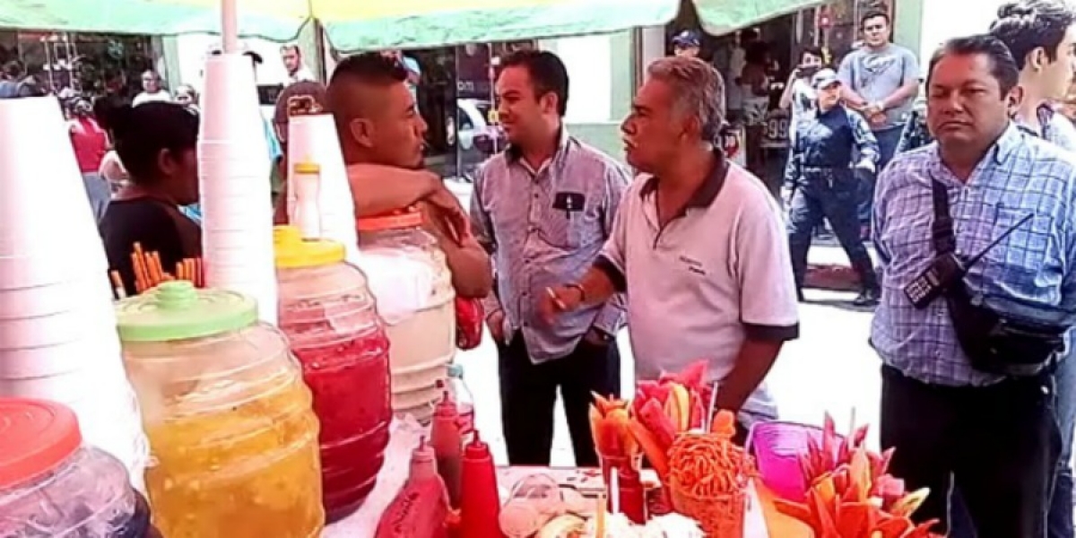Realizan autoridades municipales operativo para retirar a ambulantes del zócalo de Cuautla