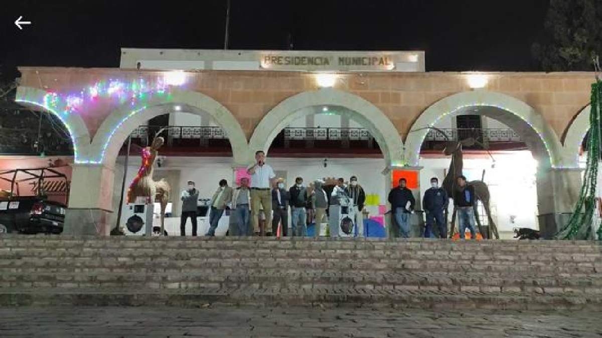 Acéfalo, el Ayuntamiento de Zacualpan por detención del alcalde