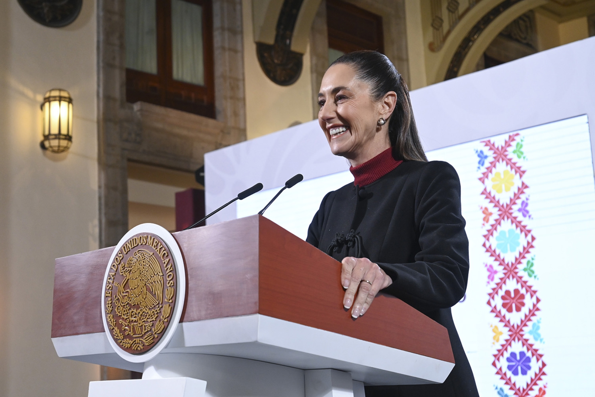 Sheinbaum afirma que no habrá 'gasolinazo' en enero