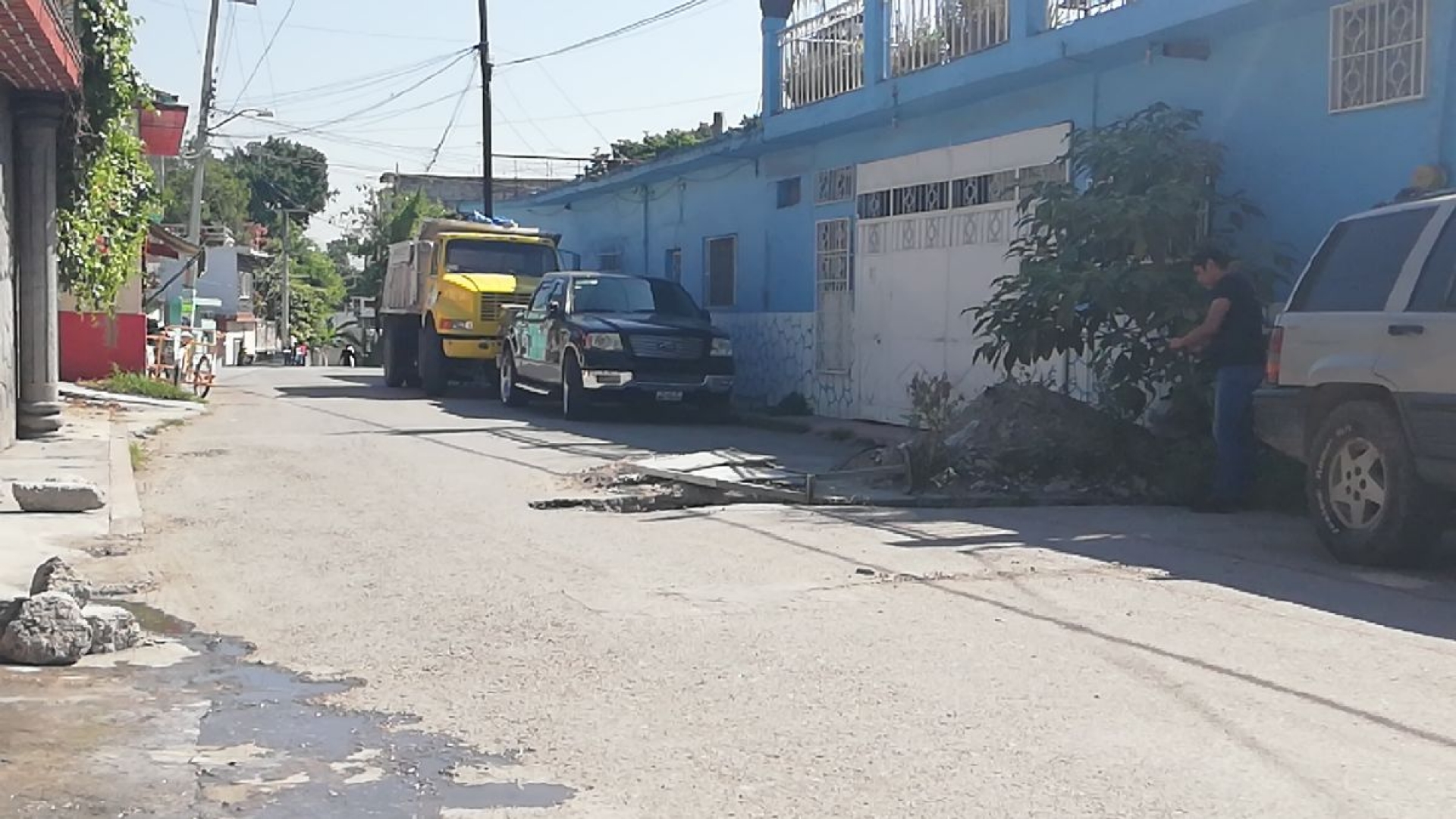 Culpan al alcalde por un drenaje abierto en céntrica calle de Zacatepec