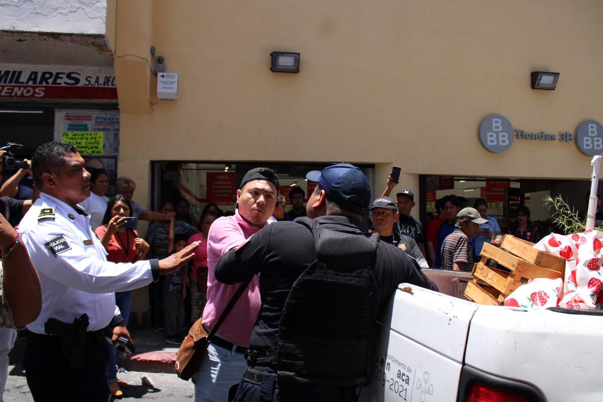 Ambulantes se quejan del uso de la fuerza pública