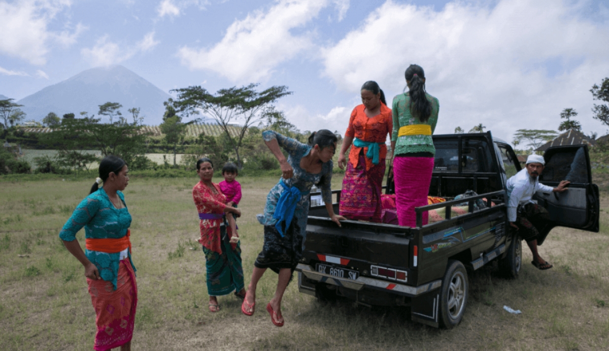 Suben a 134 mil los evacuados por actividad del volcán Agung en Bali