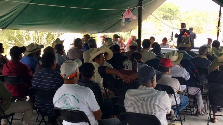 Refuerzan campesinos el plantón de Apatlaco