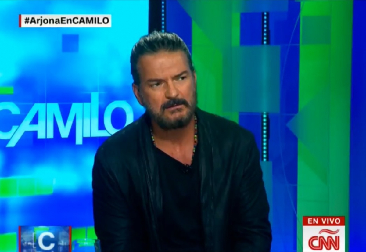 Ricardo Arjona se enoja y abandona programa por criticas a su música