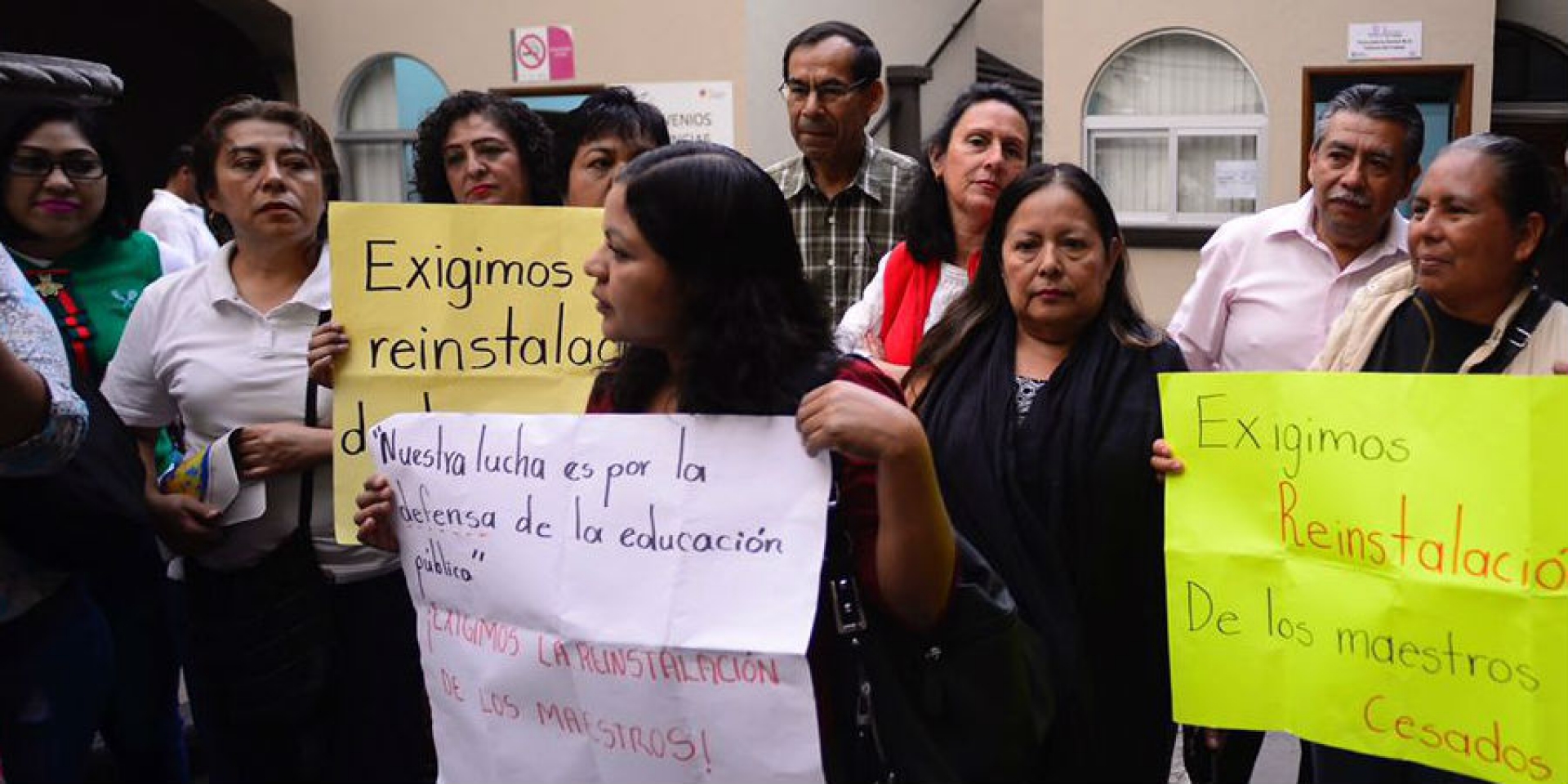 Protestan maestros del MMB en la JLCyA