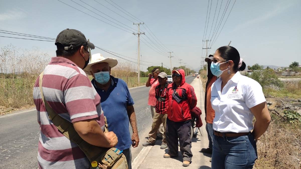 Limpian andador en carretera que conecta a Jojutla y Zacatepec