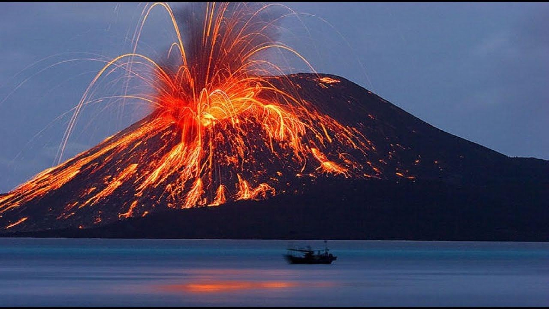 VIDEO: Relámpagos y lava; ¡impresionante!