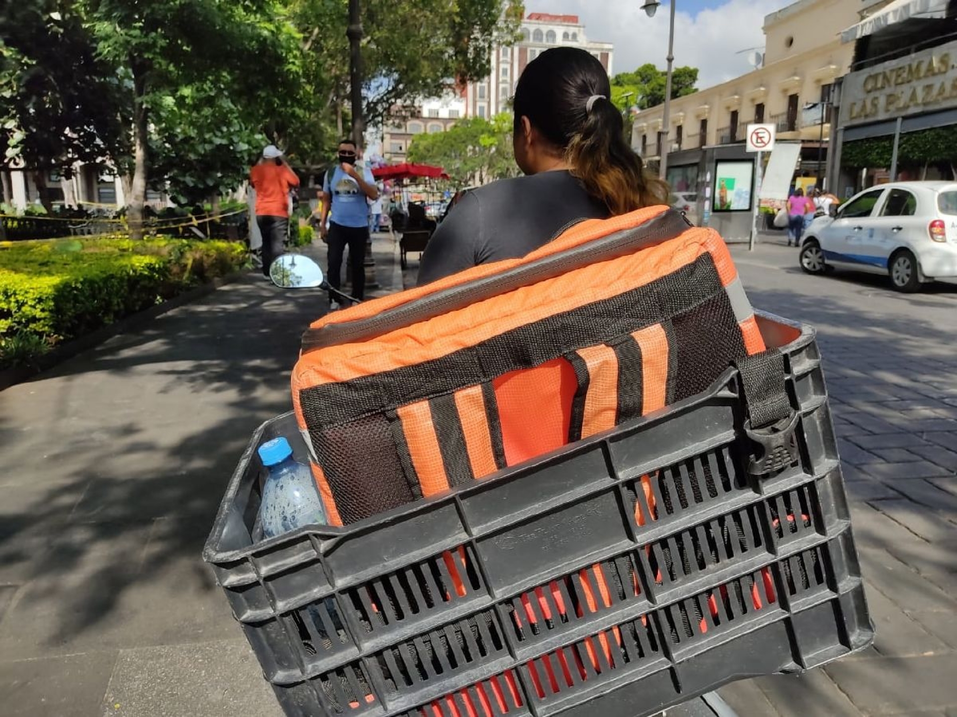 Por la pandemia perdió su empleo; hoy reparte comida