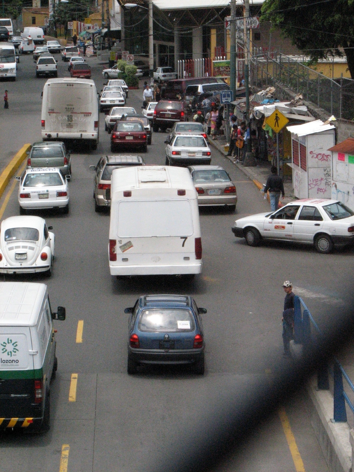 Inician operativos contra taxis que invaden calles de manera irregular