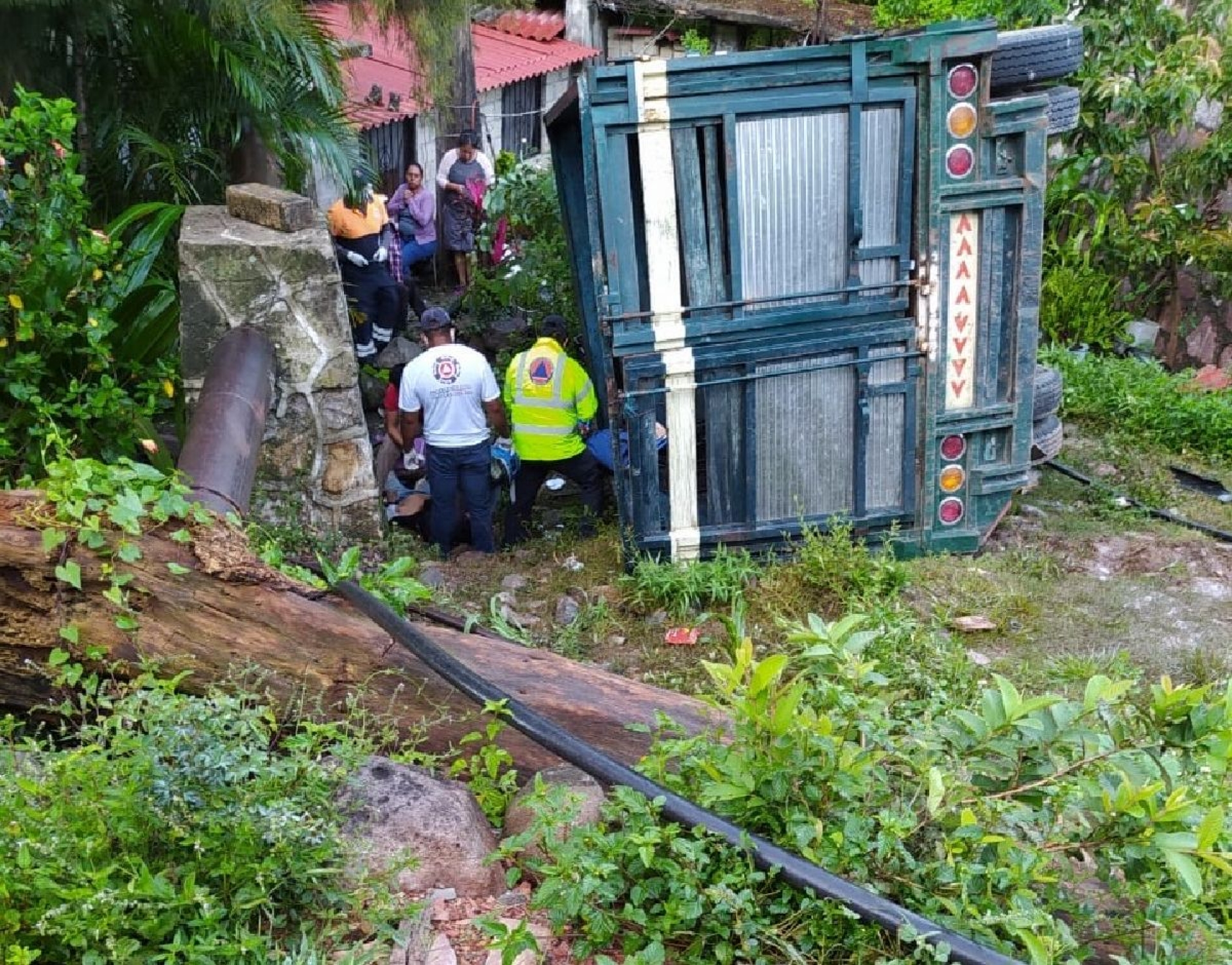 22 jornaleros resultaron heridos durante una volcadura