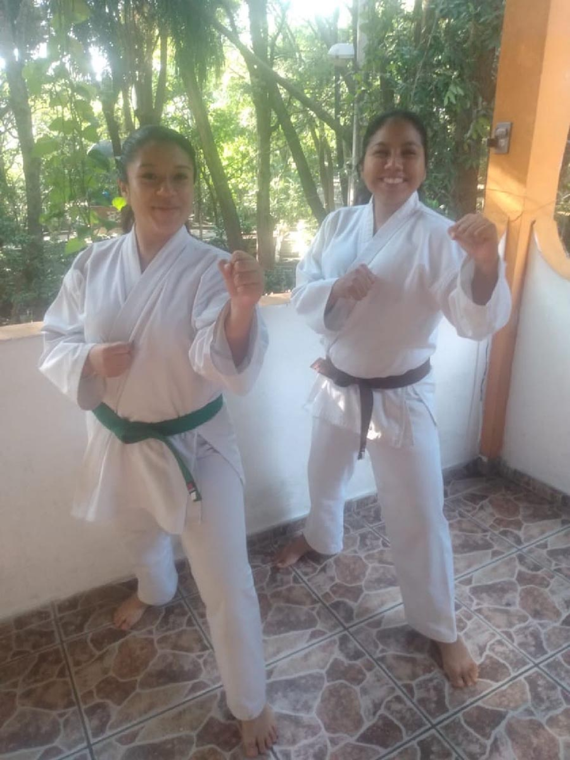 Johana Montserrat Gutiérrez y Katerine Bozquez conquistan medalla en el Primer Torneo Virtual de Kata