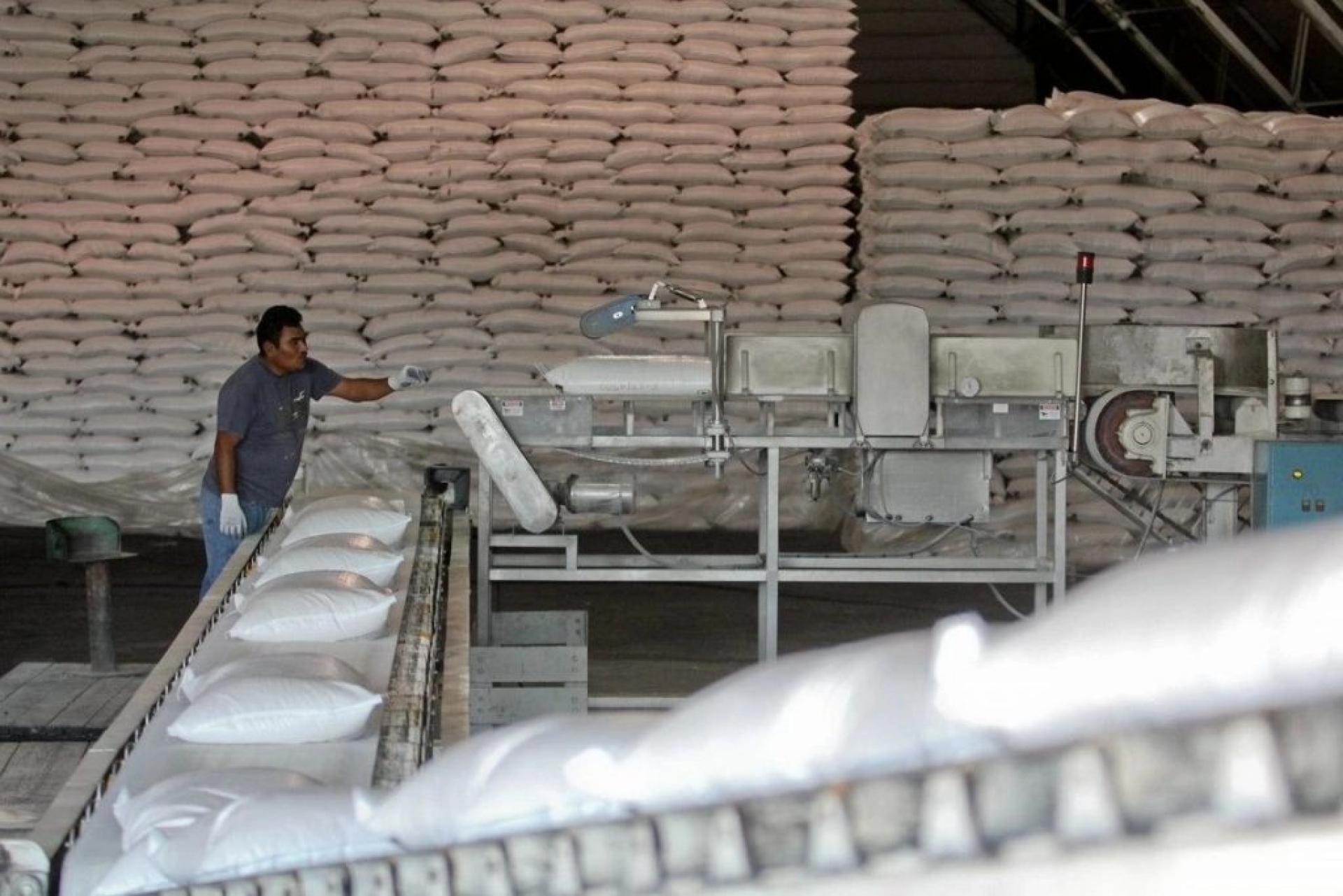 México aumenta aranceles a las importaciones de azúcar
