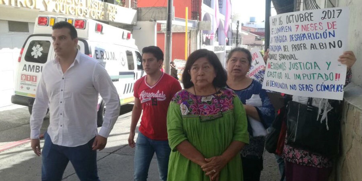 Se manifiestan familiares del profesor Albino Quiroz en juzgados