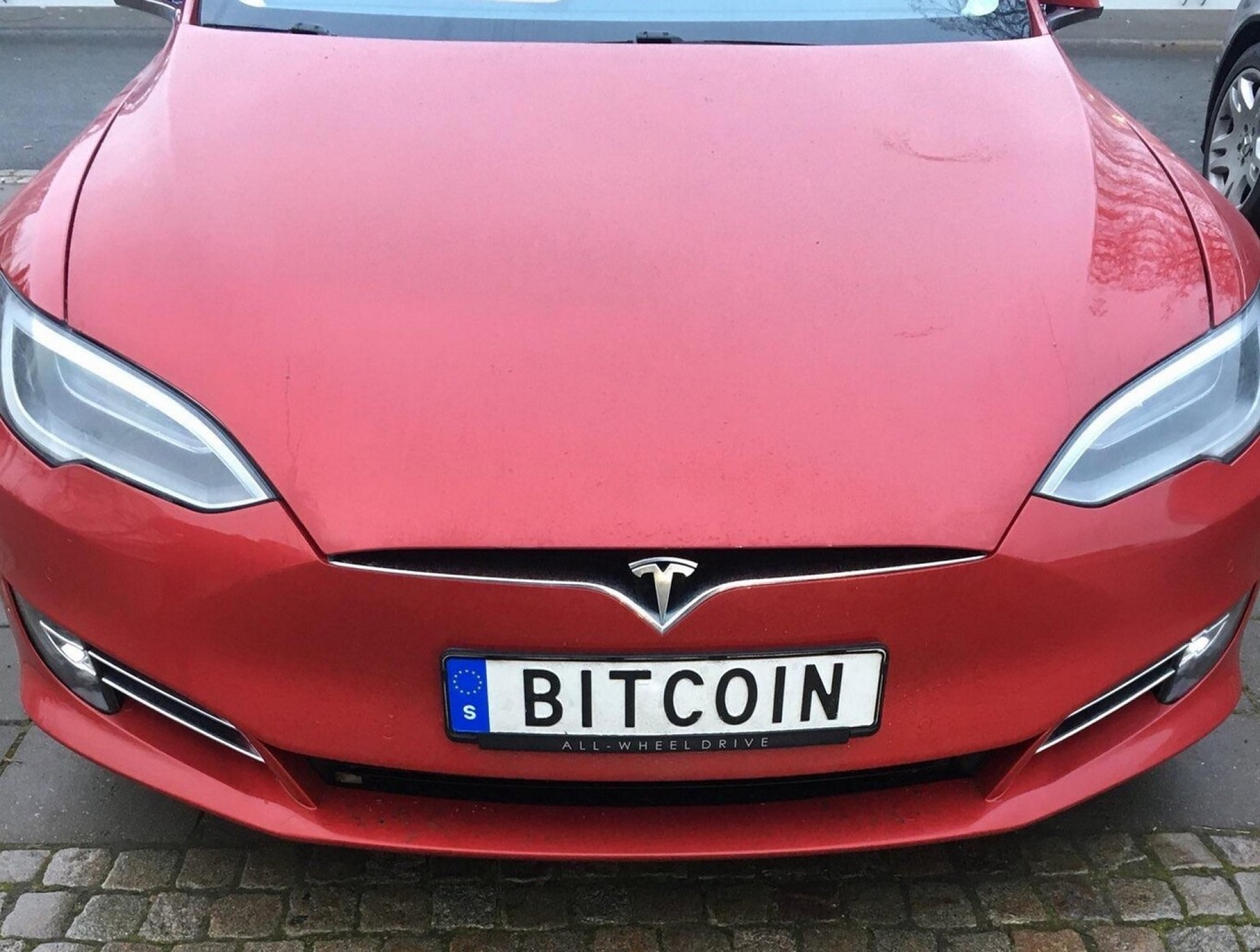 Tesla ha ganado más dinero en dos semanas con bitcoin que tras doce años fabricando coches