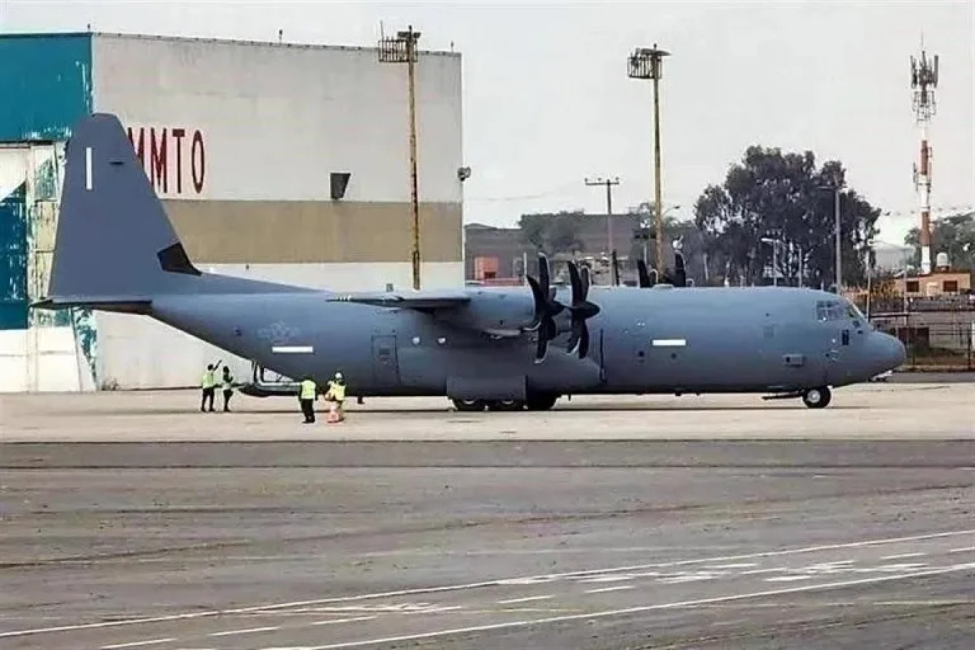 Avión de la Fuerza Aérea de EU aterriza en el aeropuerto de Toluca