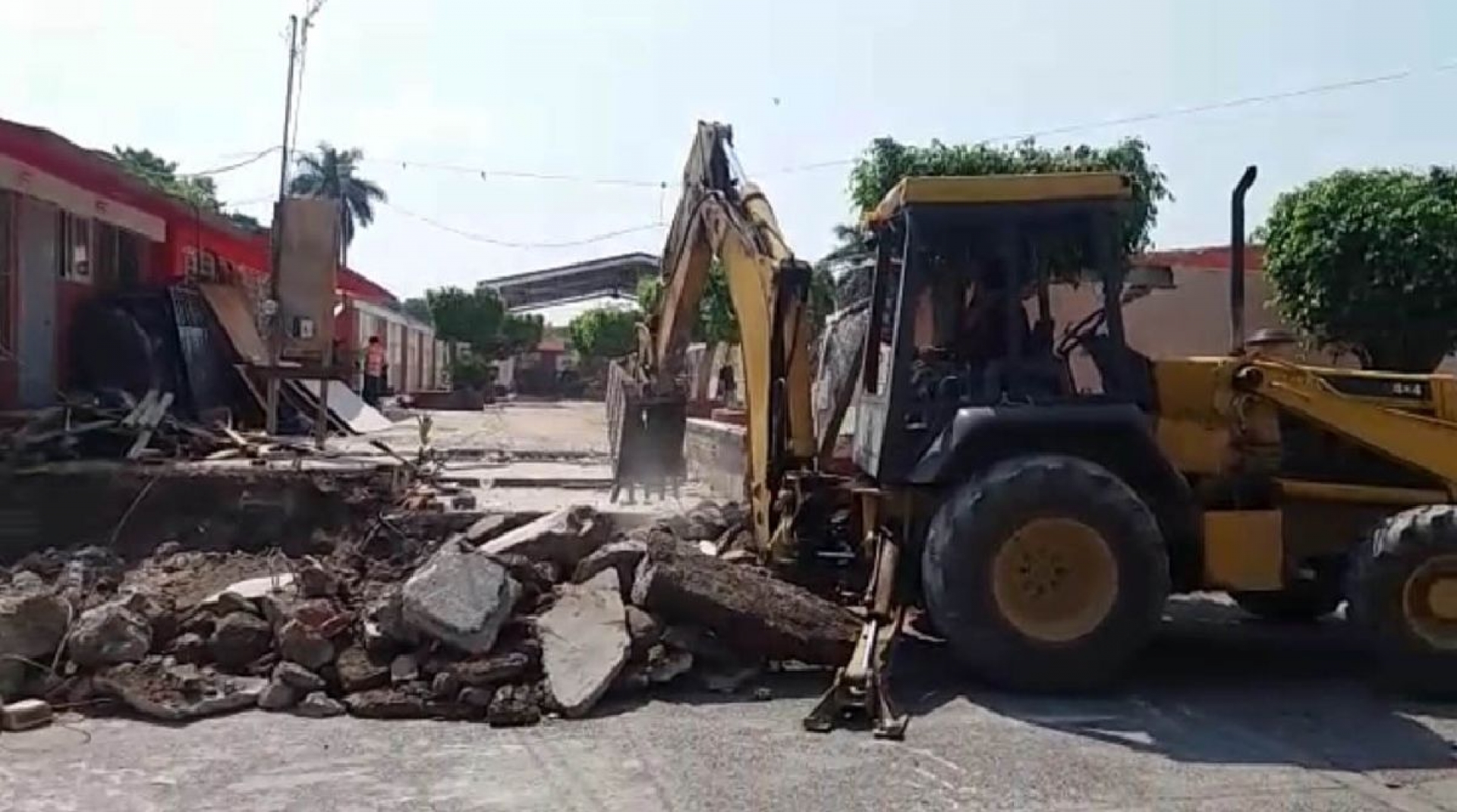 Lentos, los trabajos de reparación en primaria de la colonia Gabriel Tepepa