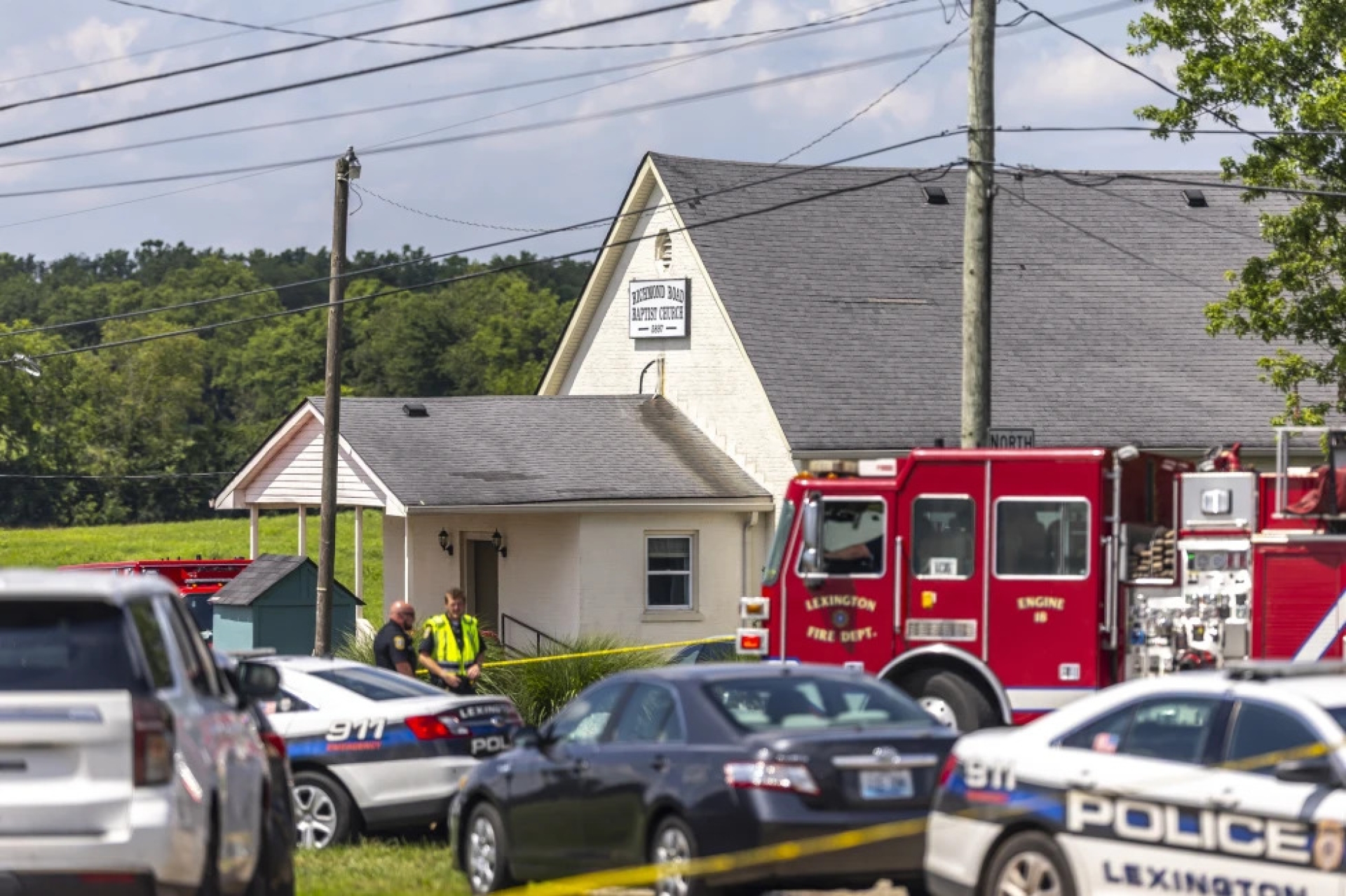 Tiroteos en aeropuerto e iglesia de Kentucky dejan dos muertos