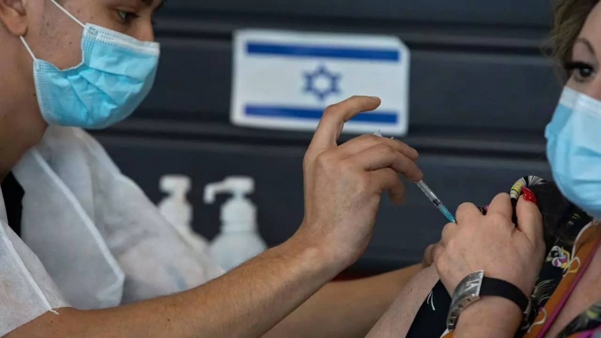 Israel aprueba aplicación de tercera dosis de vacuna Pfizer contra COVID