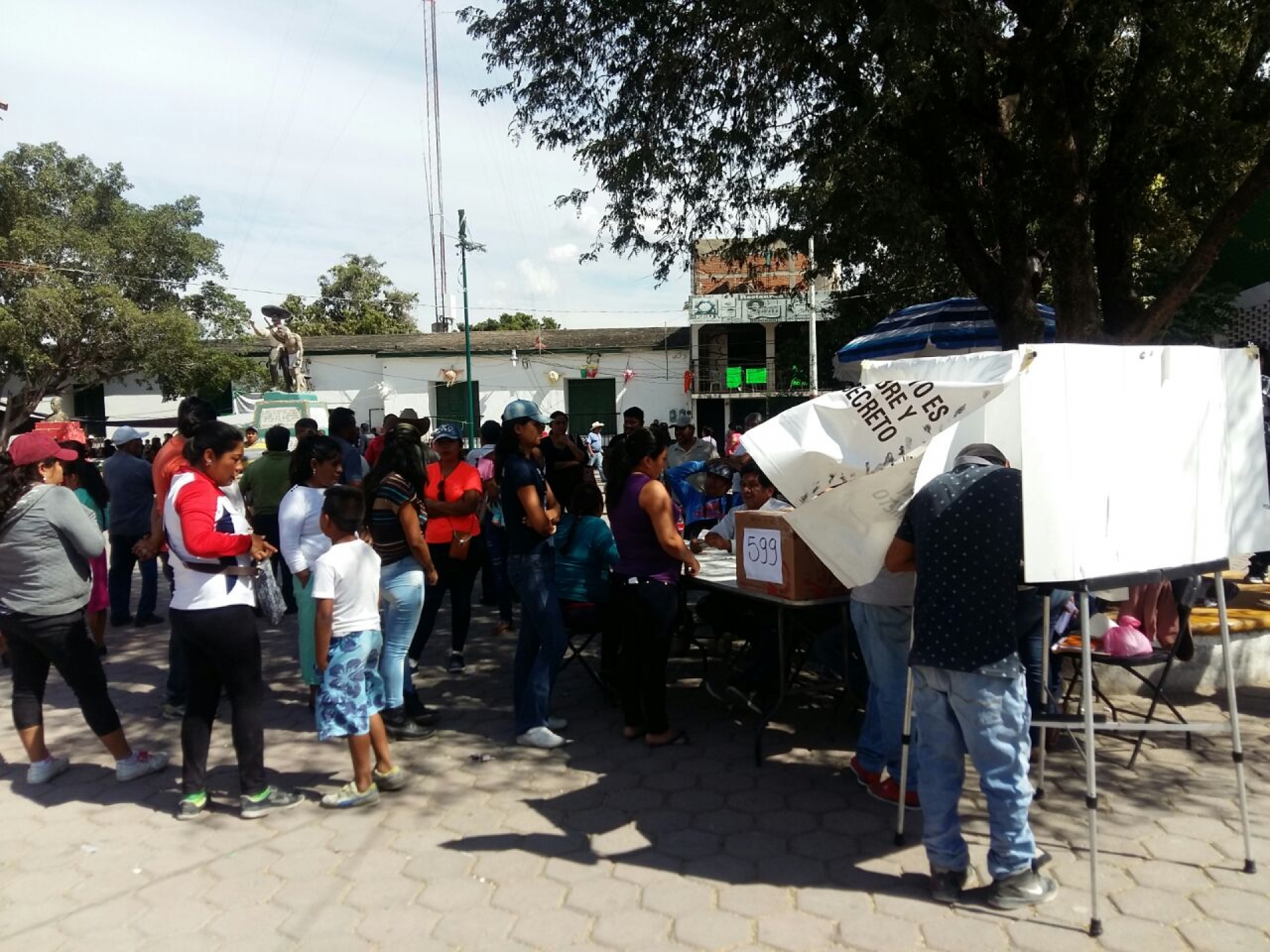 Votan en Xoxocotla para elegir el Consejo Municipal Indígena