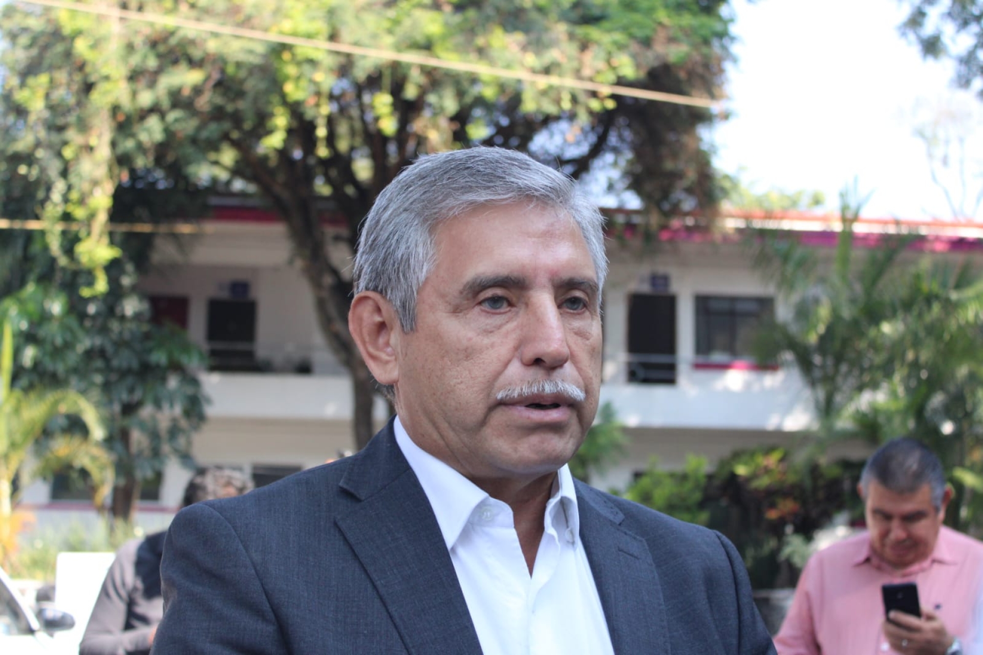 Llama edil a plazas comerciales a reforzar su seguridad