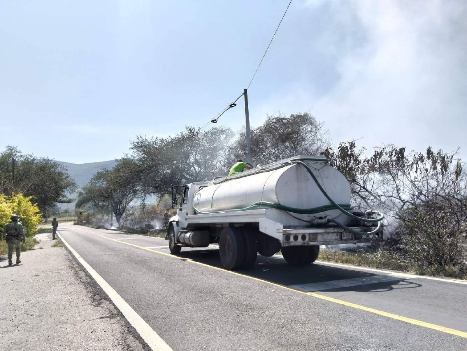 Controlan incendio en Coatlán del Río con apoyo de Sedena