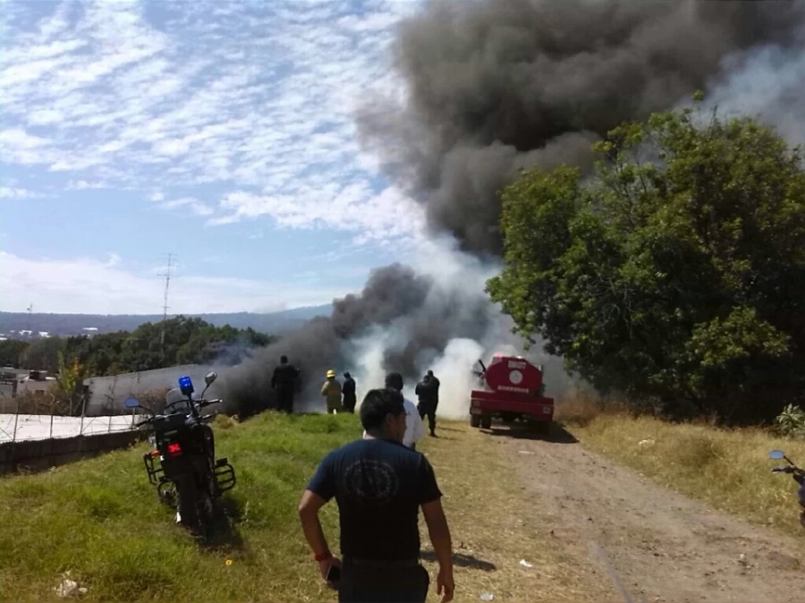 Quema de llantas movilizó a cuerpos de rescate