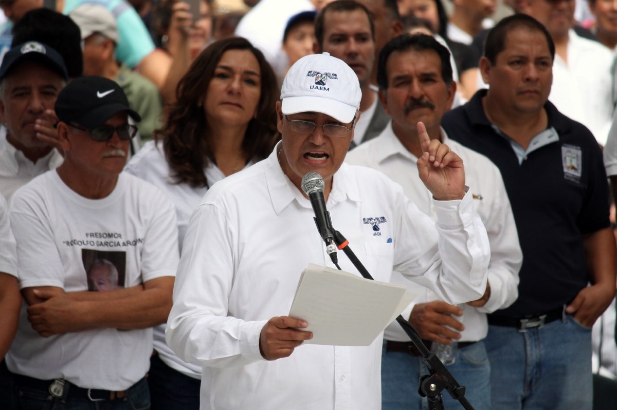 Marchan miles; universitarios se quedan en plantón