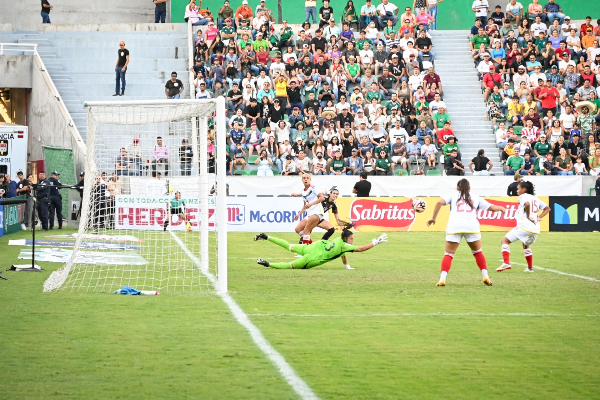 Con gran éxito se realizó el partido entre la Selección Nacional de México femenil y su similar de Venezuela en el 'Coruco' Díaz