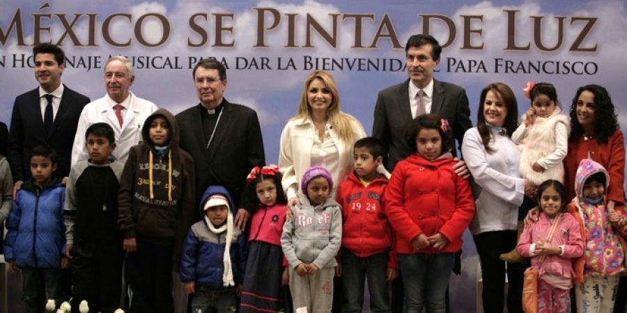 Celso Piña, Cristian Castro, Bosé, Cañaveral y hasta Joan Sebastian, en el disco para el Papa
