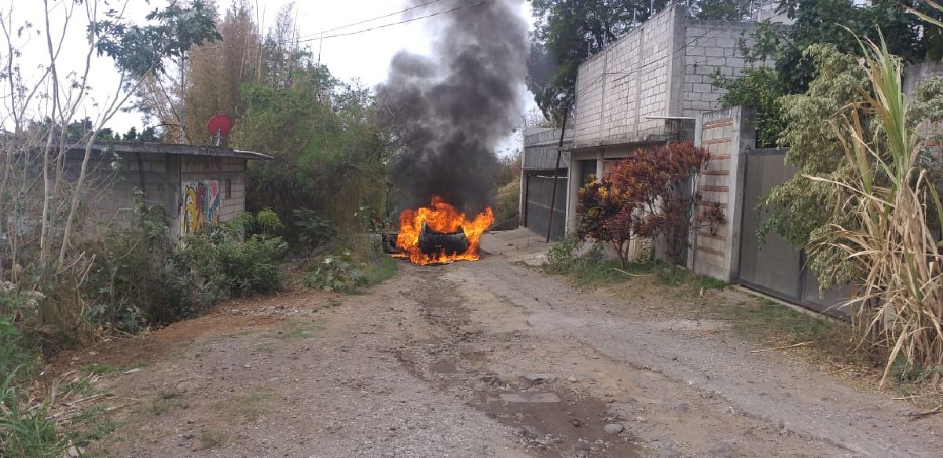 Incendian un auto en Paraíso Montessori