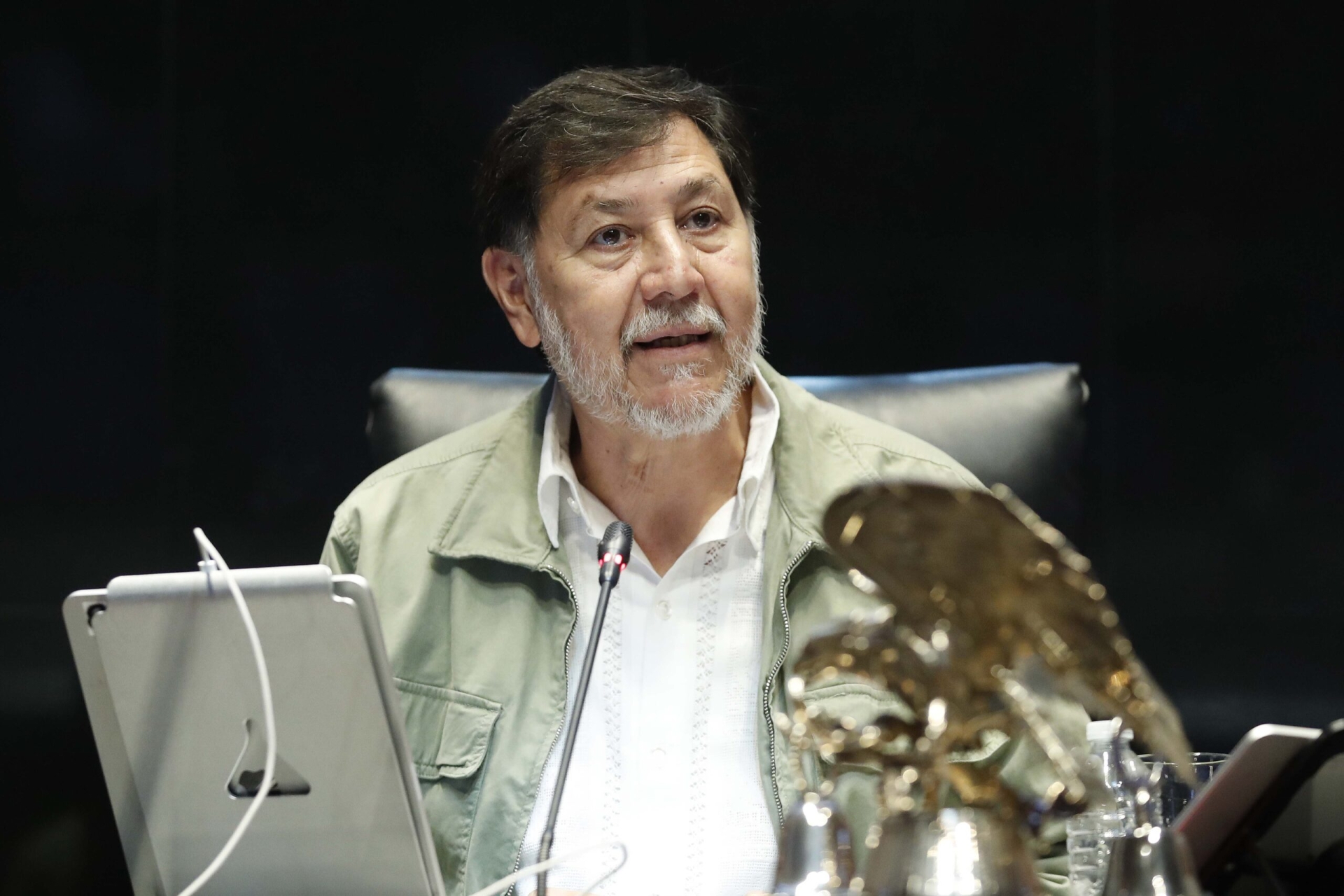 'No tengo que transparentar más nada', afirma Noroña sobre su viaje a Francia