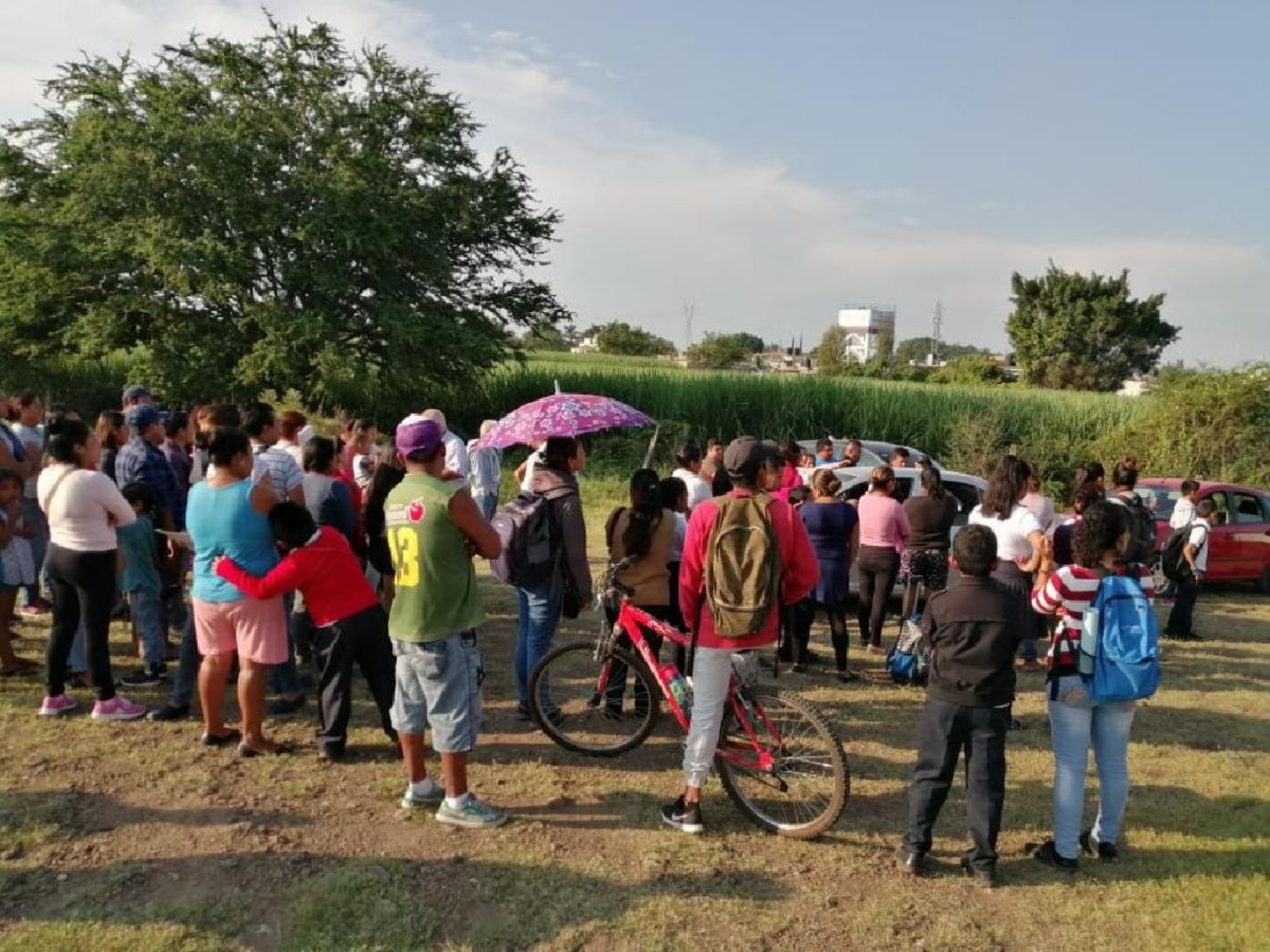 Toman primaria de Cuautla por abusos de directora