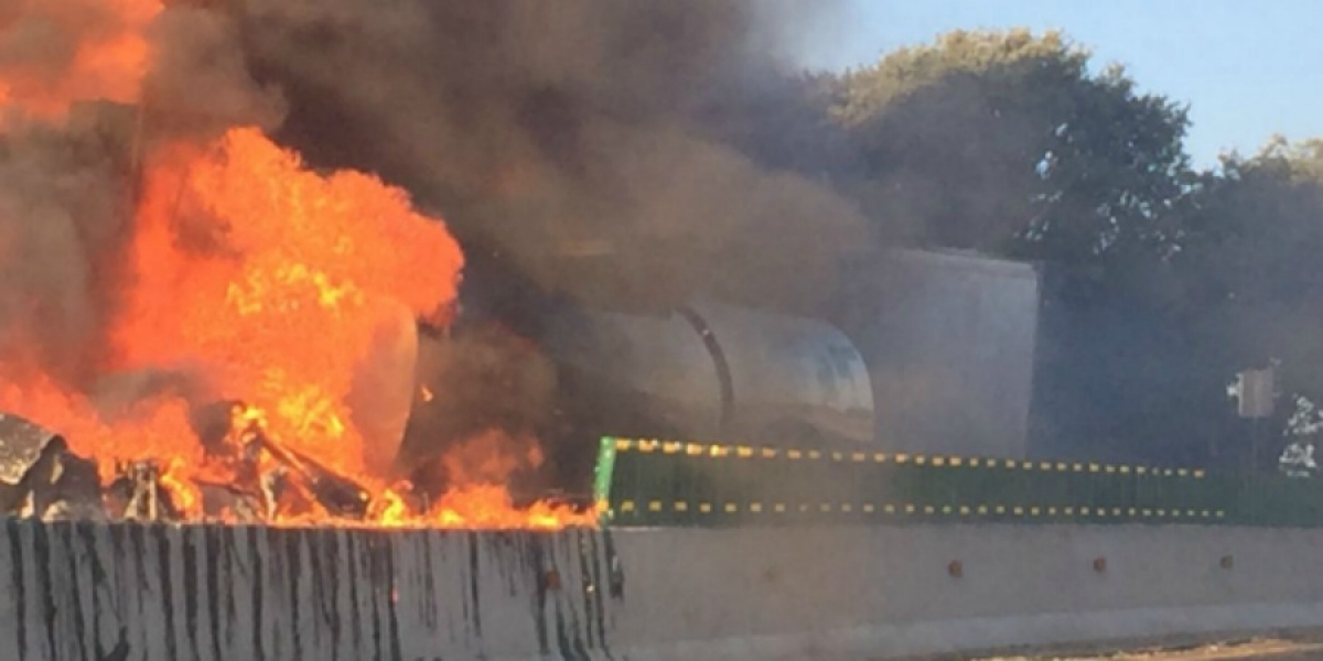 Se incendia pipa en la autopista México-Cuernavaca