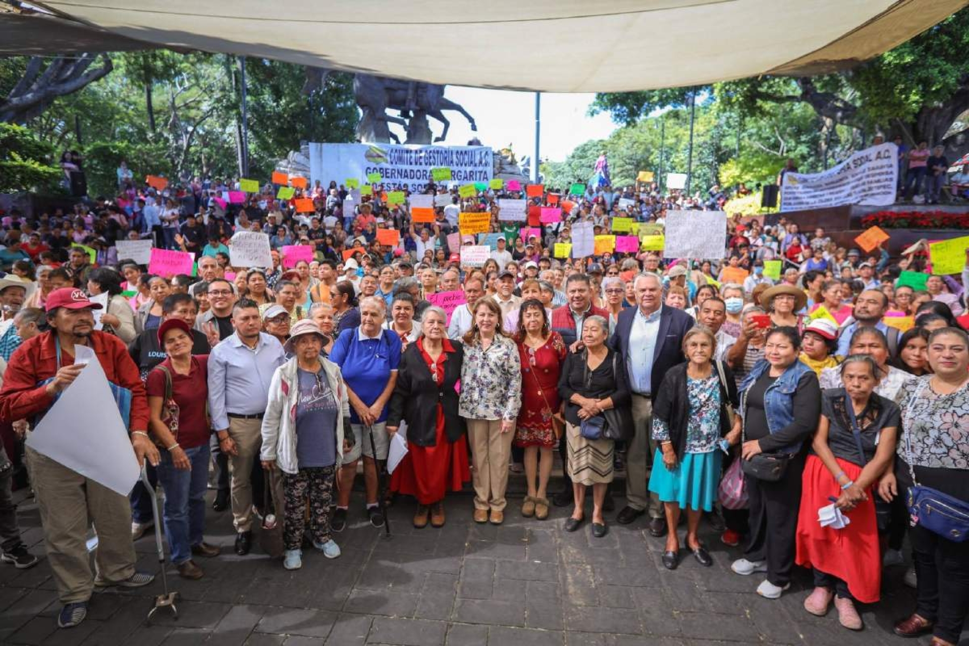 Gobernadora propone hacer constitucionales programas sociales para garantizar continuidad