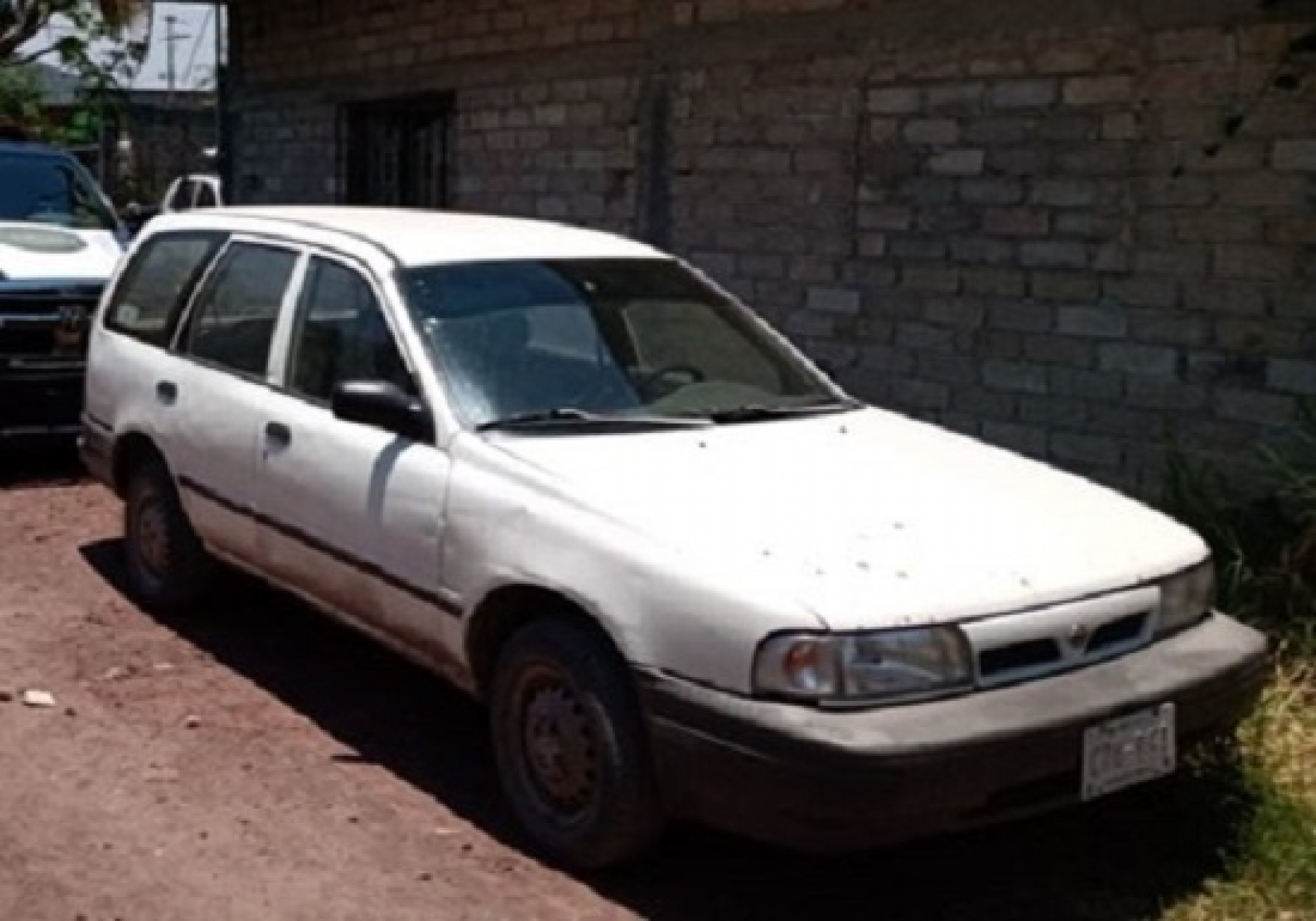 Abandonan un vehículo en Emiliano Zapata
