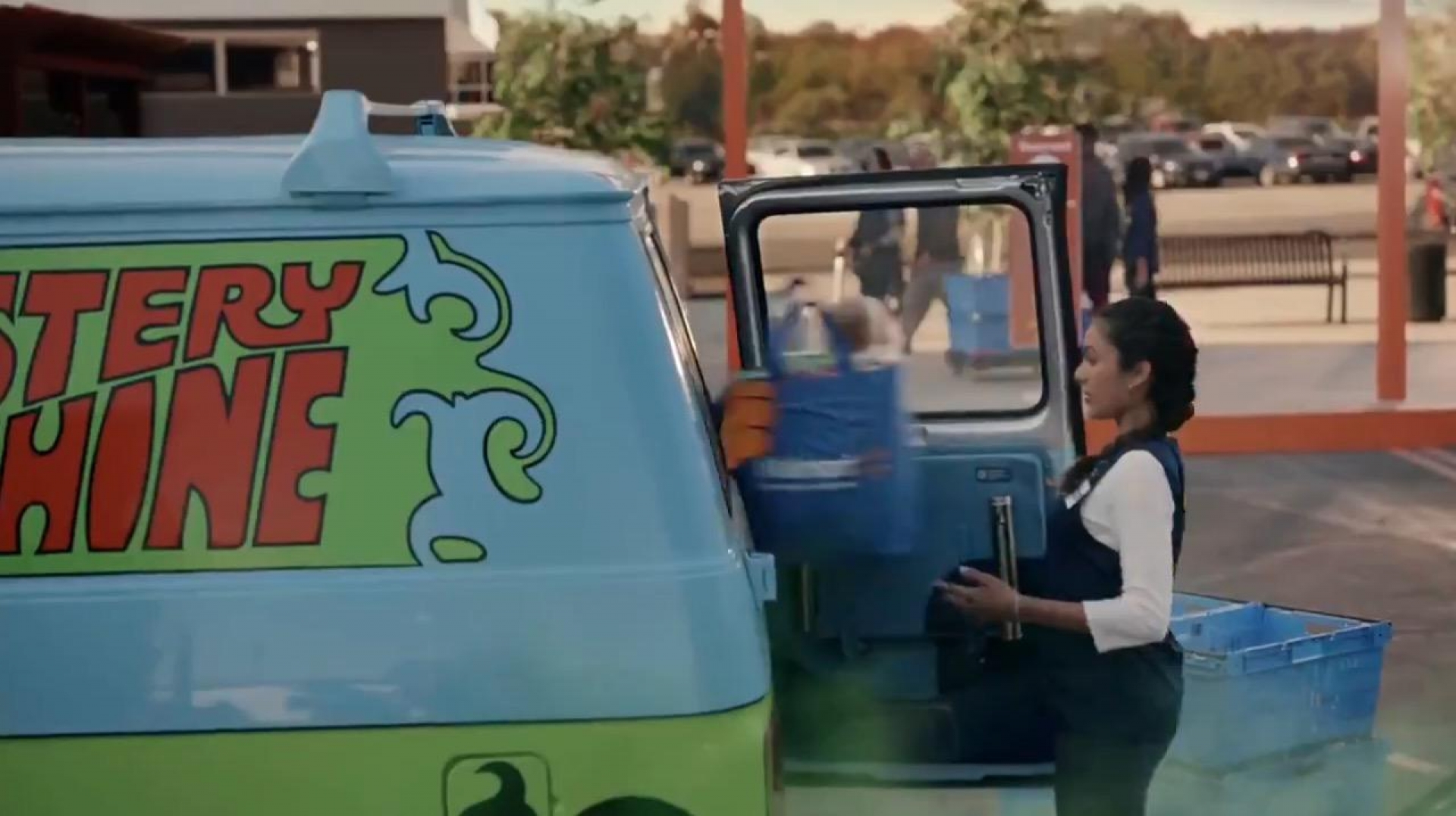 VIDEO: 'Walmart para llevar...' y los autos más famosos del cine lo saben