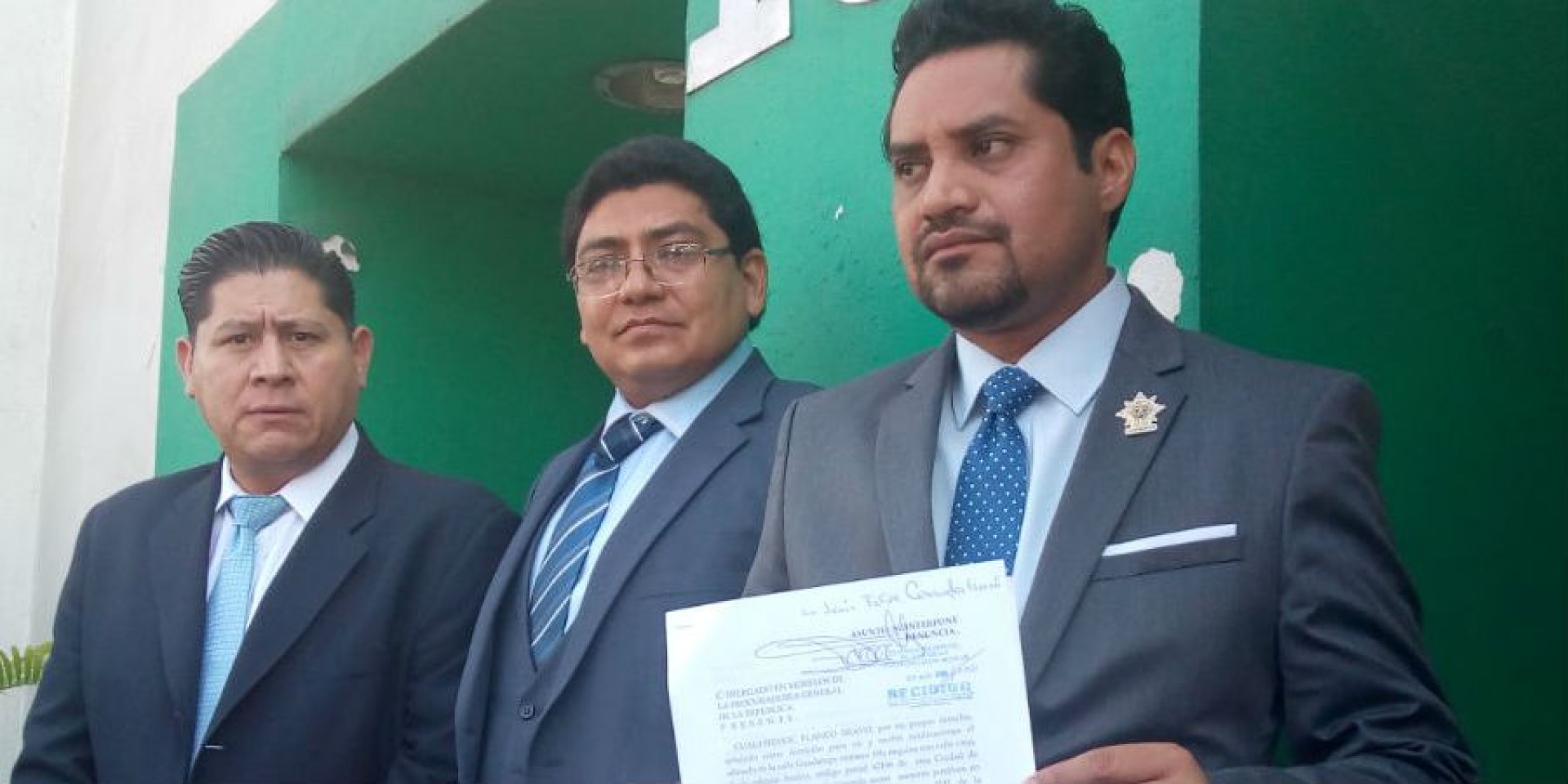 Presentan denuncia en la PGR abogados de candidato a la gubernatura por Morena-PT-PES