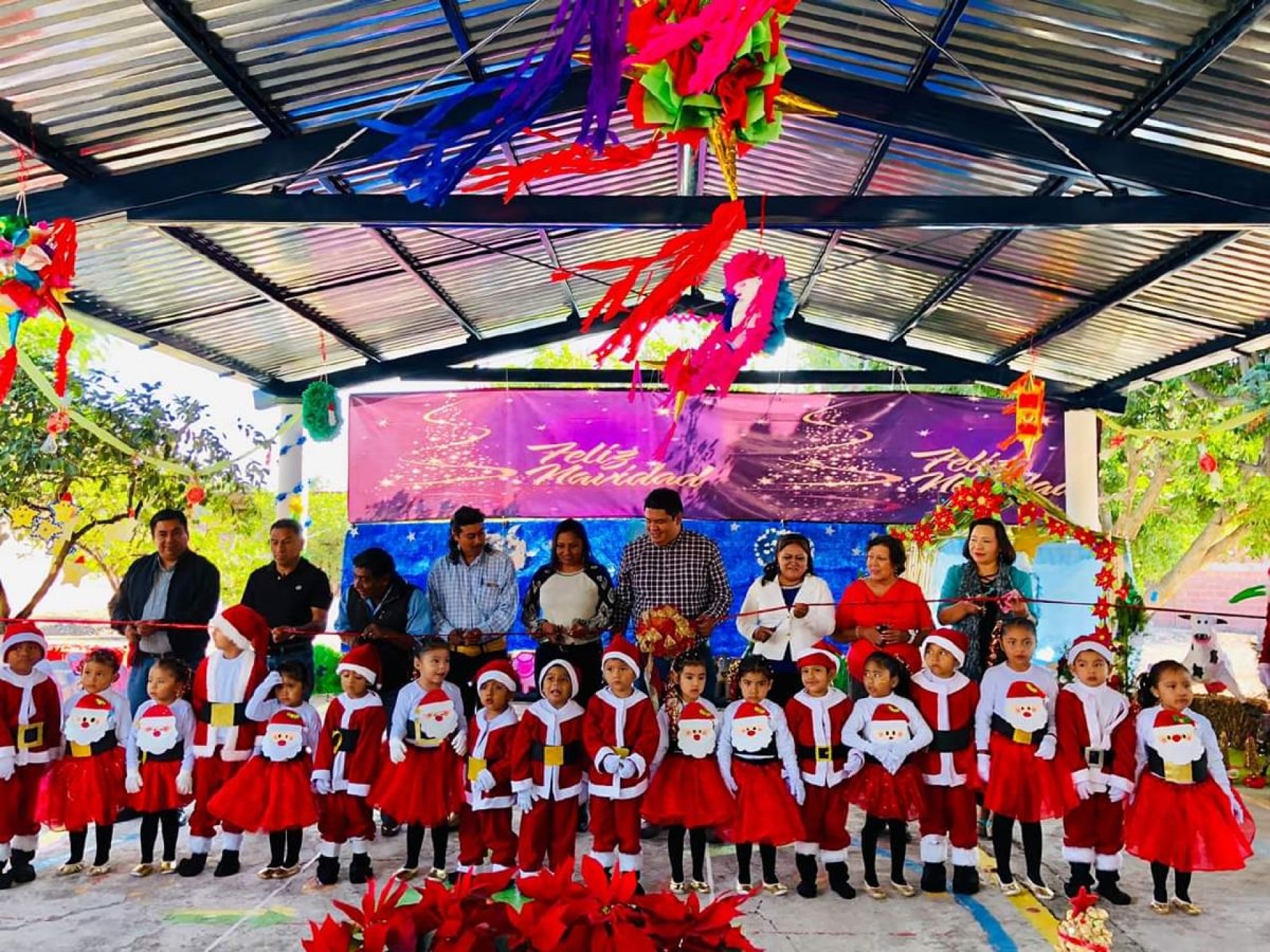 Entrega alcalde de Yecapixtla techumbre de explanada del kínder de Los Limones