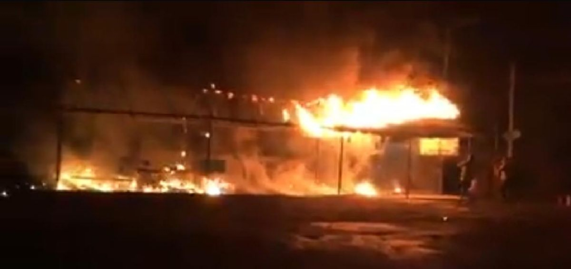 Se incendia local de trajes típicos y pirotecnia en Xoxocotla