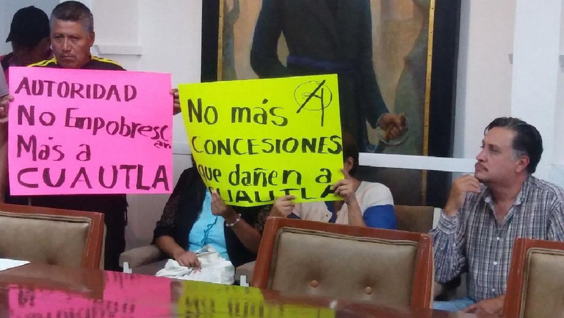 Ciudadanos exigen dar marcha atrás a concesión de alumbrado público