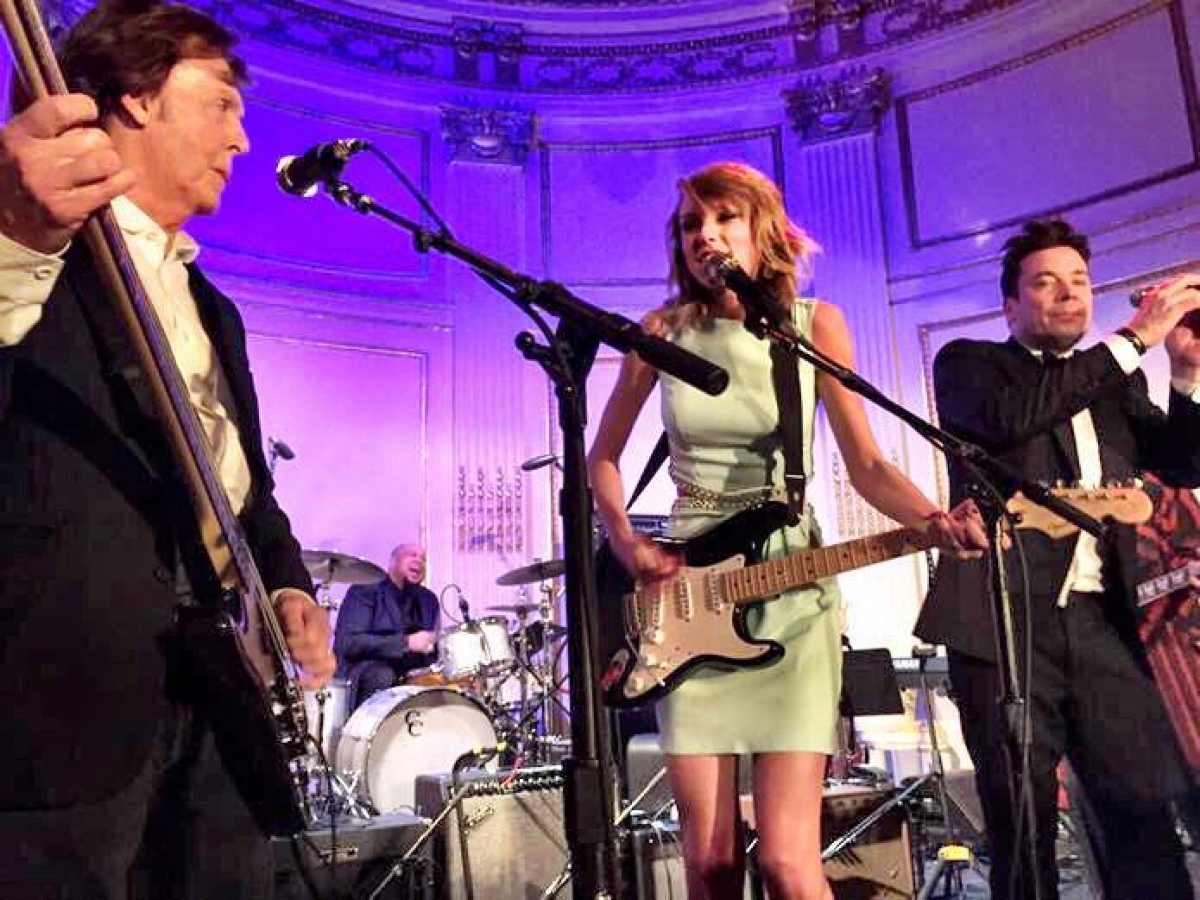 Paul McCartney y Taylor Swift en guerra contra YouTube