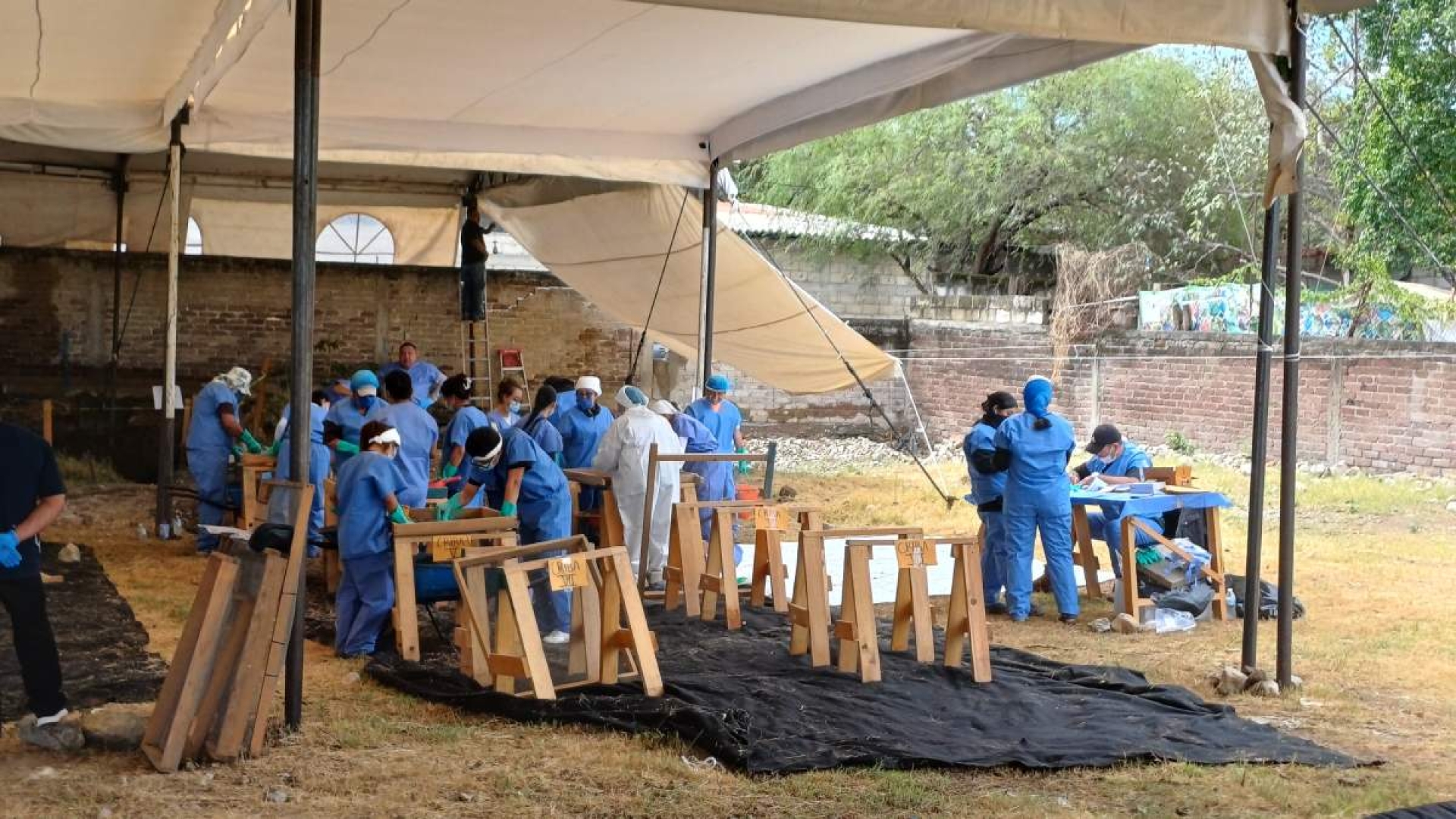 Continúan trabajos de exhumación en cementerio de Jojutla